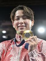 　女子５７キロ級で金メダルを獲得したカナダの出口クリスタ＝パリ（共同）