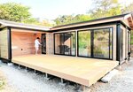 建設が進むグランピング施設のコンテナハウスとウッドデッキ＝香美町香住区境