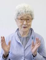 　インタビューに答える横田早紀江さん