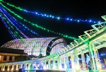 倉吉の夜空を彩るイルミネーション＝２２日、倉吉交流プラザ