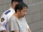　送検のため、警視庁戸塚署を出る高野健一容疑者＝３月