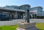 　延伸で連絡する予定のＪＲ八高線箱根ケ崎駅。青梅街道と日光街道が交わる宿場町だったことにちなみ、馬の水飲み場をイメージしたモニュメントがある