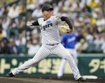 　自身２試合連続の完封で６勝目を挙げた阪神・村上＝甲子園