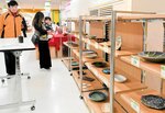 各窯元の作品が並ぶコーナー＝１２日、米子市西福原２丁目の米子天満屋