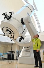 全国でも有数の口径を誇る１０３㌢反射望遠鏡＝鳥取市佐治町高山のさじアストロパーク