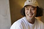 　お笑い芸人やついいちろうさん（撮影・横山純太郎）