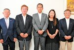 新役員に決まった（左から）増井ＺＣ、倉吉ＬＣの山下会長、倉吉打吹ＬＣの中島会長、倉吉北ＬＣの河崎第一副会長、倉吉グレートＬＣの古川会長