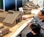 鉄道車両など作り込んだ段ボールクラフト作品が並ぶ会場