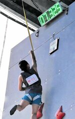 ジャパンツアースピード第２戦で女子の日本記録を更新した林かりん＝倉吉スポーツクライミングセンター