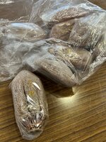 前川さんが手作りした志賀町の特産品「ころ柿」＝１９日、石川県志賀町福井の地域休養施設やすらぎ荘
