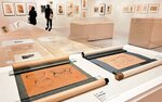 多様な素描が並ぶ会場＝５日、米子市美術館