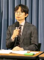 　記者会見する東京学芸大の大森直樹教授＝１４日午前、東京都千代田区