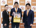 　参政党の代表選に立候補した（左から）吉川里奈衆院議員、神谷宗幣代表、川裕一郎副代表＝４月２３日、国会