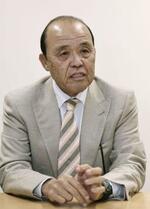 　インタビューに答える阪神の岡田彰布前監督