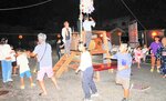 各集落に伝わる盆踊りを楽しむ住民ら＝新温泉町千谷の八田コミュニティセンター