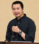 鳥取牛骨ラーメンについて語る米田さん＝２９日、倉吉市上井町１丁目の日本海新聞中部本社ホール