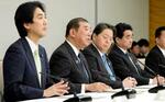 　犯罪対策閣僚会議であいさつする石破首相（左から２人目）＝２２日午前、首相官邸