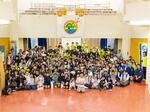 　架空のまちを運営し、世の中の仕組みを学ぶプログラムに参加した小学生や協力企業の関係者ら＝２０２４年９月、岩手県宮古市（みやっこベース提供）