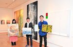 「一度原点に戻り、再スタートという思いで作品展を開いた」と話す斉藤さん（中央）、角谷さん（右）、＆Ｅａｒｔｈ　ｎｏｒｉｃｃｏさん