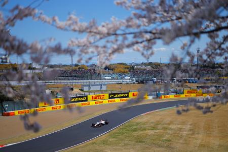　フリー走行するレッドブルの角田裕毅＝鈴鹿サーキット