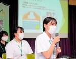 フレイルについて説明する学生