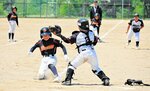 ３位決定戦　新温泉は三回、西谷美の内野安打で樹岡が生還し、３－２と勝ち越す　