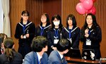 地域の課題や将来について発表する高校生のチーム＝１４日、米子市加茂町の米子商工会議所