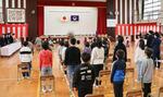 　岩手県大船渡市の市立綾里小で開かれた入学式＝１日午前