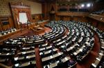 　第２１７通常国会が召集され、開かれた参院本会議＝２４日午前