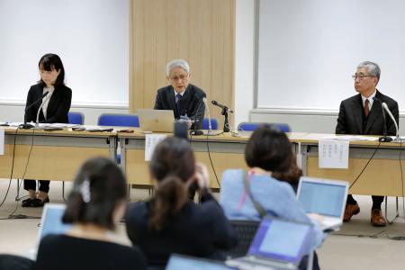 　東京都庁で行われた社会福祉法人「賛育会」の記者会見＝３１日午前