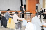 町内小中学校でのいじめの現状について意見を交わした協議会＝５日、新温泉町の浜坂多目的集会施設