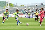 鳥取―琉球　ガイナーレは前半４３分、田中恵のゴールで２―１と勝ち越す＝Ａｘｉｓバードスタジアム