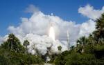 　５日、ロケット先端に搭載され、米フロリダ州から飛び立った新型宇宙船「スターライナー」（ロイター＝共同）