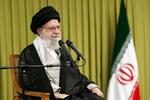 　首都テヘランでの会合で発言するイランの最高指導者ハメネイ師＝１７日（ロイター＝共同）