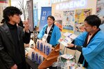 【特産】同時開催されたマルシェでは、地酒や加工食品など県内の特産品がずらり