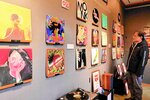 ポップなデザインのレコードジャケットが並ぶ会場
