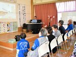 動画を見ながら危険箇所を予測する参加者