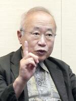 　インタビューに答える有田芳生氏