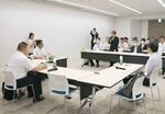 　岐阜県各務原市の水道水源地の国の暫定目標値を上回る有機フッ素化合物検出問題を受けた専門家らによる会議＝２６日午前、岐阜県庁