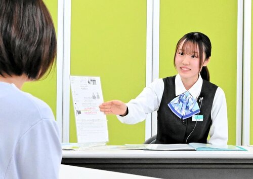 相談に応じる出場者