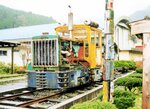 静態保存されている沖ノ山森林鉄道の機関車＝智頭町の山形地区公民館（智頭町教育委員会提供）