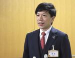 　３月、取材に応じる愛知県豊橋市の長坂尚登市長＝豊橋市役所