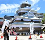 築城　ＪＲ米子駅前に出現した米子城バルーン