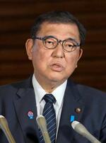 　取材に応じる石破首相＝４日夕、首相官邸