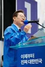 　１３日、韓国・大邱で遊説する「共に民主党」の李在明氏（聯合＝共同）
