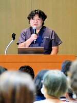 適切な救急医療の在り方について解説する上田センター長