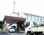 １０月から持ちこみ手数料が引き上げられるが、搬入処理事業者の価格転嫁は思うように進んでいない＝１１日、倉吉市巌城のほうきリサイクルセンター