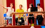 調査研究した内容を発表する町民ら