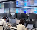 　顧客の電力需給をリアルタイムで管理するエナリスのオペレーションルーム＝２月、東京都千代田区