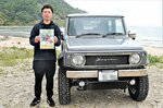  開催会場で来場を呼びかける野沢社長＝３日、岩美町大谷の大谷海岸（画像の一部を加工しています） 